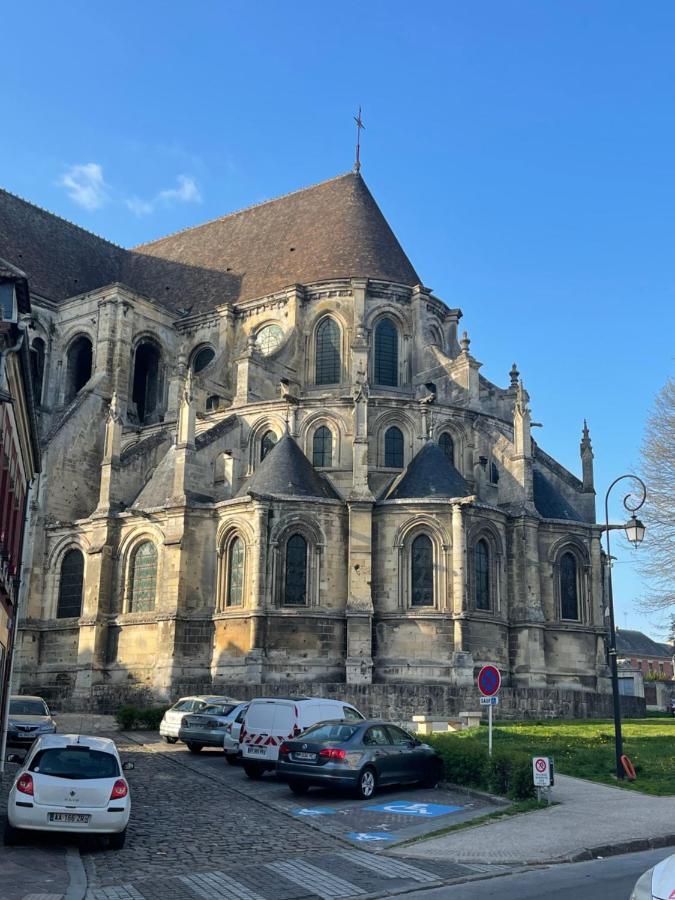Erliz Noyon Exterior foto